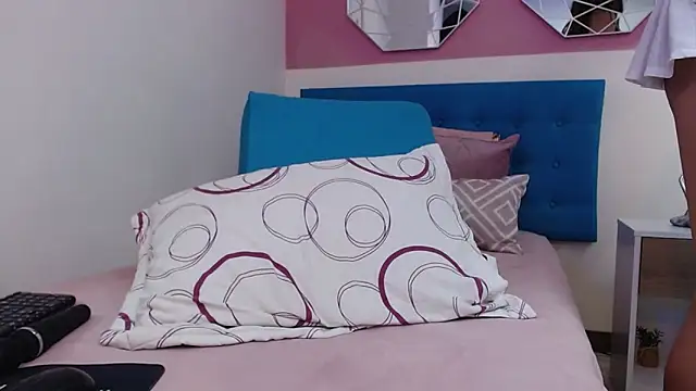 NicoletBlossom webcam