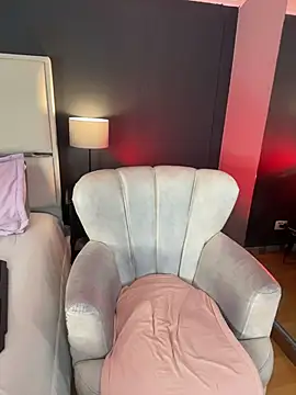 BellaFernandez__ webcam