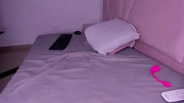 ambarasm - Ambarasm's free webcam - UK Sex Cams