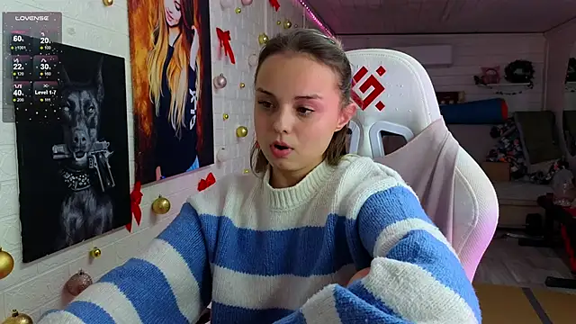 misss_vikk (F young) - Nude and Stockings on all!