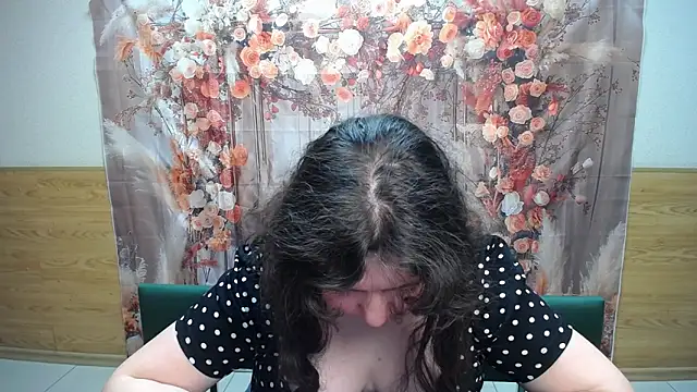 NeonilaLisova webcam