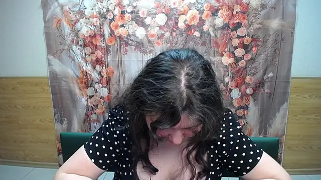 NeonilaLisova webcam