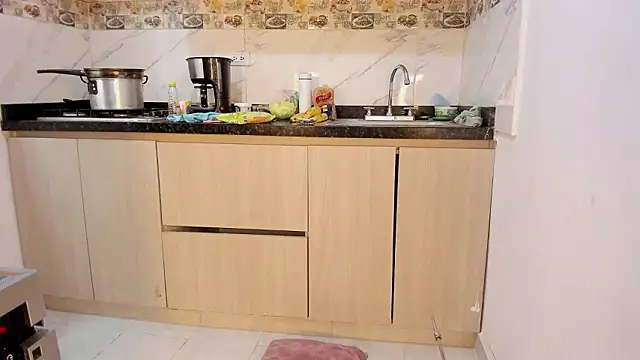 NhoanBrunette webcam