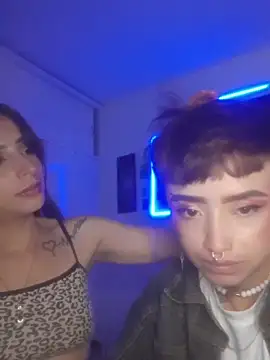 AlexxaAndRileyy webcam
