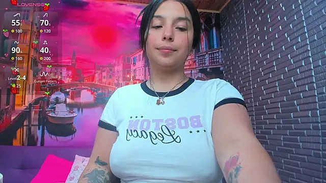 Small_naughty_ webcam