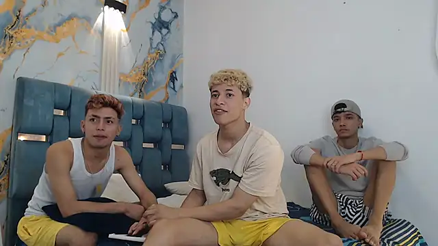 VERY_HOT_GUYS webcam