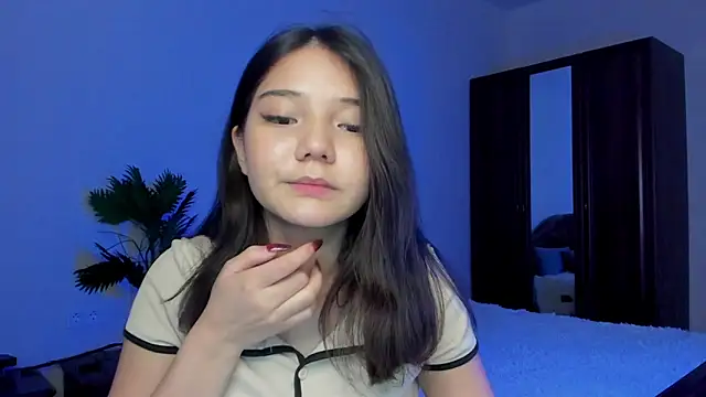 mila_love_222 webcam