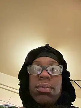 chocolatebuns101 (F milf) - watching my shows n 💨💨💨