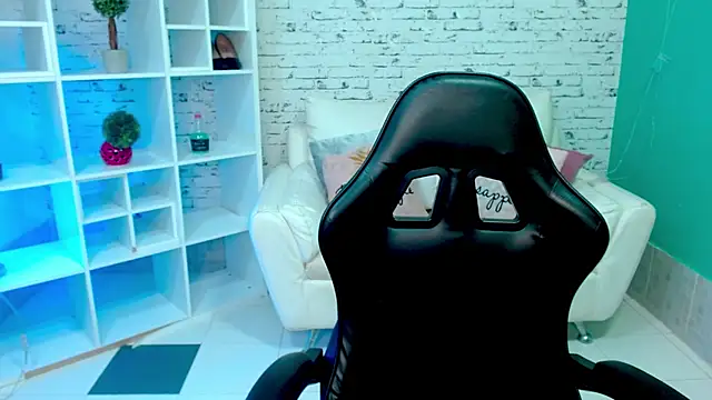 amara_brunette webcam