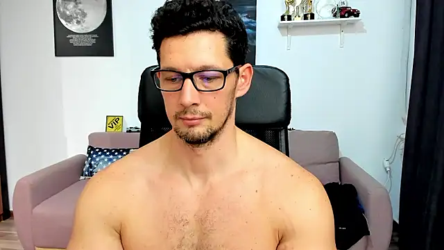 brutusk08 (Ask my age) - Cumshot in freechat !