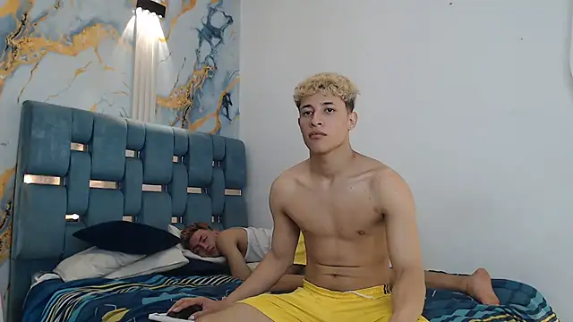 VERY_HOT_GUYS webcam