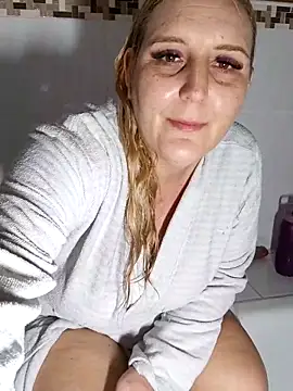 Webcam Model (BecciDeluxe)  is live.Free join now!