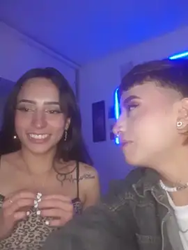 AlexxaAndRileyy webcam