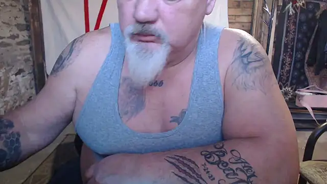 Newfiesausage1972 webcam