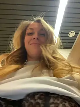 sweet___emily (F young) - massage big boos under top next people