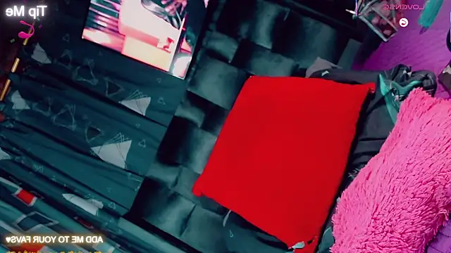 CharlotteBigCock webcam