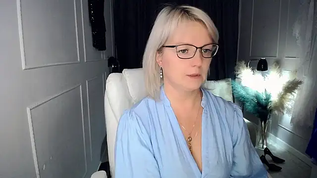 juarnea (F milf) - A cup of fragrant coffee