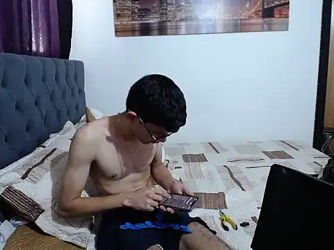 skinnychicken1 - Skinnychicken1's free webcam