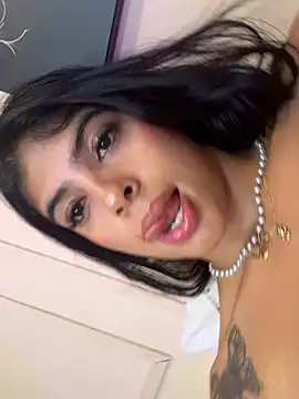 Webcam Model (Ambersfoxx)  is live.Free join now!