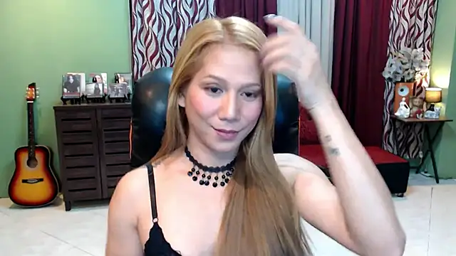 dreamgirlHILARY webcam