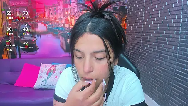 Small_naughty_ webcam