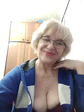 Webcam Model (52MiaLove02) is live