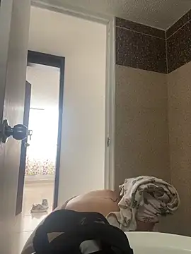 Webcam Model (LyaRose) is live