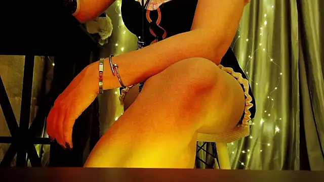 emilia_secrets (Ask my age) - Harded fuck all my hole ♥