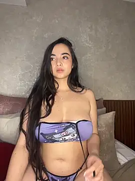 Webcam Model (alisonnwalker2025)  is live.Free join now!