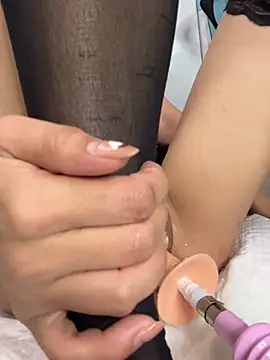 Webcam Model (Aley-y)  is live.Free join now!