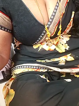 tamil_ammani (F milf) - Boobs show😜😜😝🥰🔥🔥🔥