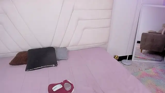 fressittalove01 - Fressittalove01's free webcam - UK Sex Cams