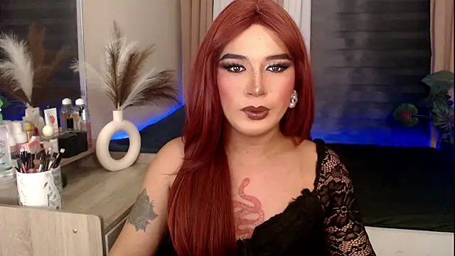 mslilly_croft (Ask my age) - CUM IN PUBLIC AND SWALLOW EVERYTHING