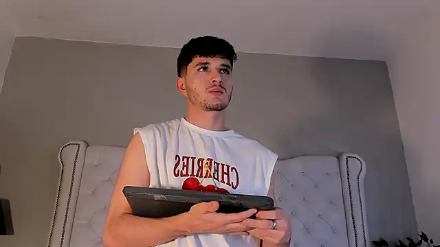 liammuller (M twink) - beautiful and sexy liam, kisses