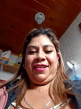 Webcam Model (Laura-Hernandez)  is live.Free join now!