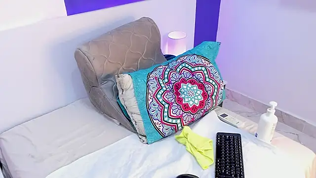 summer1- - Summer1-'s free webcam