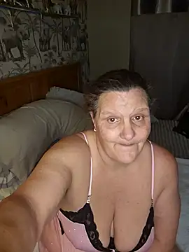 Webcam Model (MissQueenBeex)  is live.Free join now!