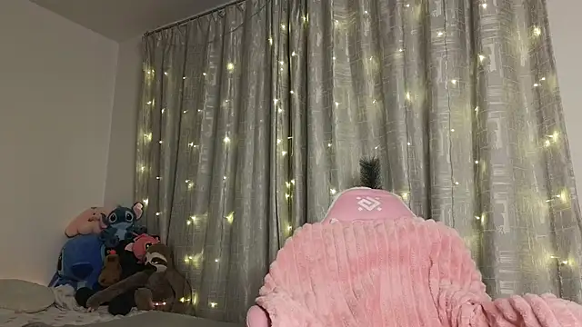 _eva_queen (F teen) - 2 FINGERS IN PUSSY