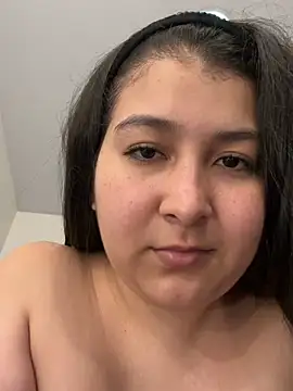 Webcam Model (evelyn_1702)  is live.Free join now!