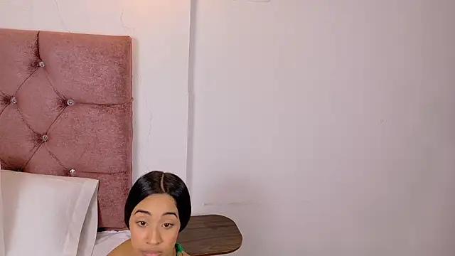 sophiacuttee - Sophiacuttee's free webcam