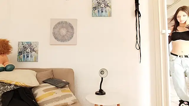 CarolineAikos webcam