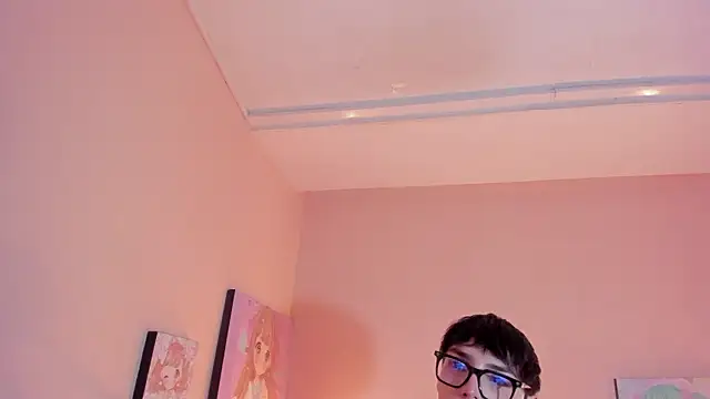 strawberry_kitty_ (M twink) - show feet close up