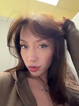 citylynx (F young) - Spank naked pussy 💦