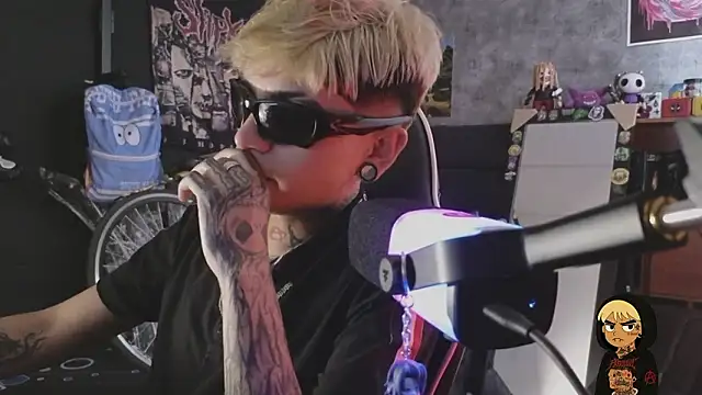 acidmilo (M young) - Striptease and smoke