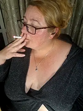 iceprincess2bad4u (F milf) - Make me Squirt in a CUP