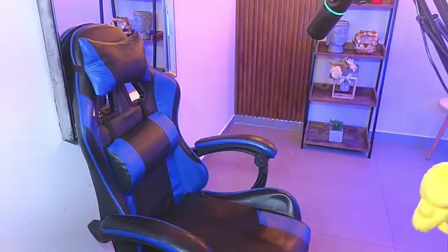 kenya--buhle (F young) - SHOW OIL IN MY BODY NAKED