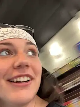 kora_kat (F young) - 😳No T-Shirt 😳