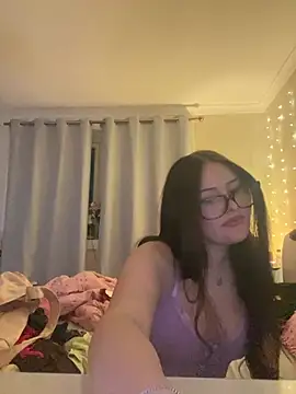 Webcam Model (cherryrosealiee)  is live.Free join now!