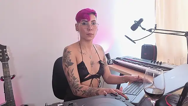 miamorgan_ - MiaMorgan_'s free webcam - UK Sex Cams