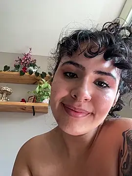 Webcam Model (SugarTroubl33)  is live.Free join now!